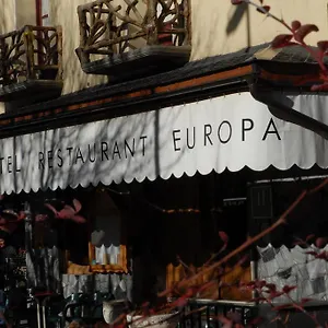 Hotel Europa, Les